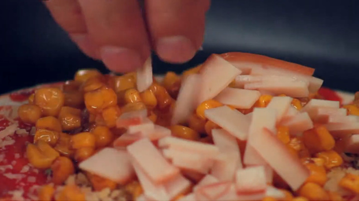 Pizza de carnes y maíz